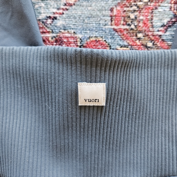 Vuori High Rise 7/8 Length Leggings with Ribbed Waistband sz S? - Picture 3 of 9